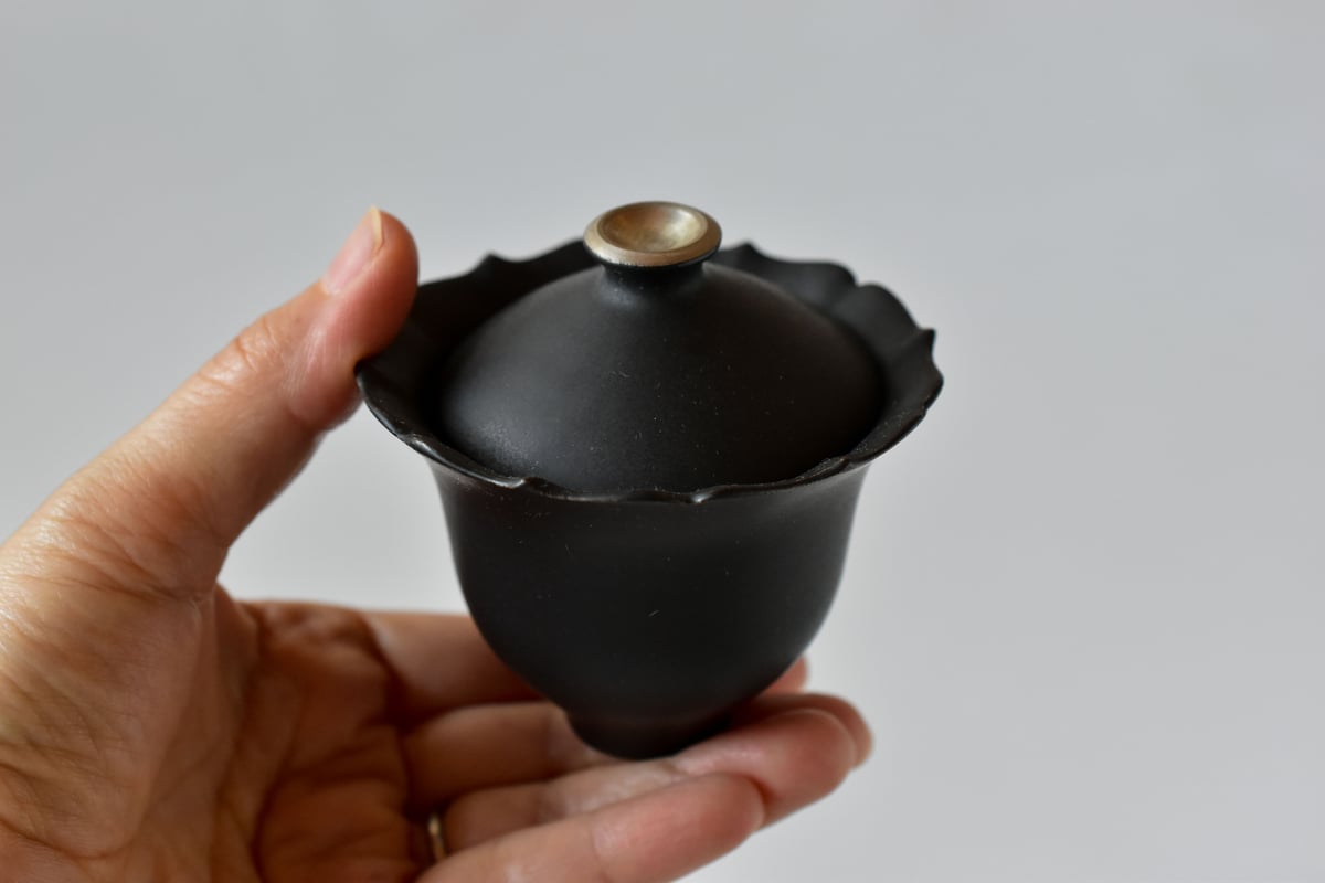木下和美　陶磁 黒色花びら型陶器ボウル 木下和美 黒釉輪花ボウル 2個セット 作家もの 器 - メルカリ