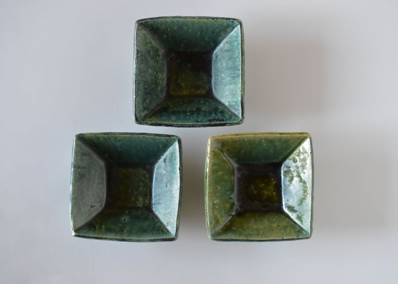 ☆　古織部　菊絵鉢　どっしり構えた味わい深い一品☆y184 織部角鉢 文化遺産オンライン