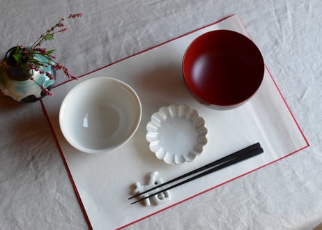 青白磁縁反飯碗／竹下努