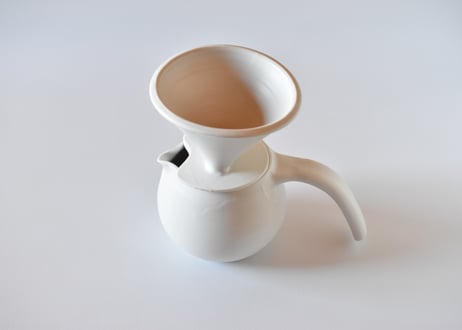 白磁マットピッチャー／馬場勝文