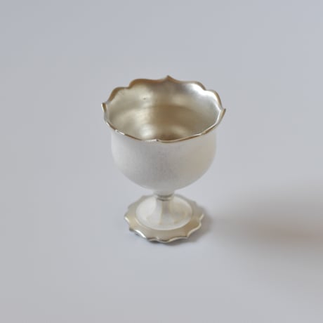 東一仁 黒稜花銀彩（五葉）カップ・ソーサー 2セット 作家もの 器 東一仁 黒稜花銀彩（五葉）カップ・ソーサー 2セット 作家もの 器