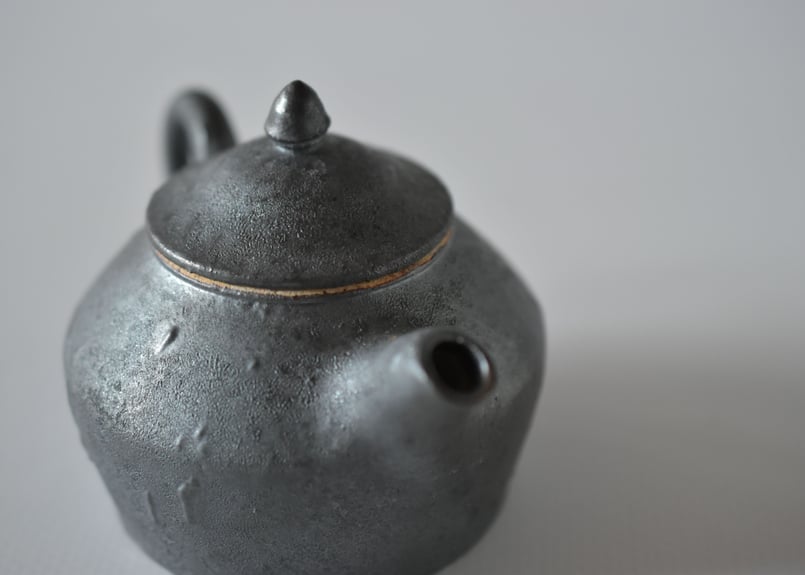壺（江戸時代黒釉茶壺） 黒釉茶壺／境道一 | うつわと暮らし 凛 ONLINE SHOP