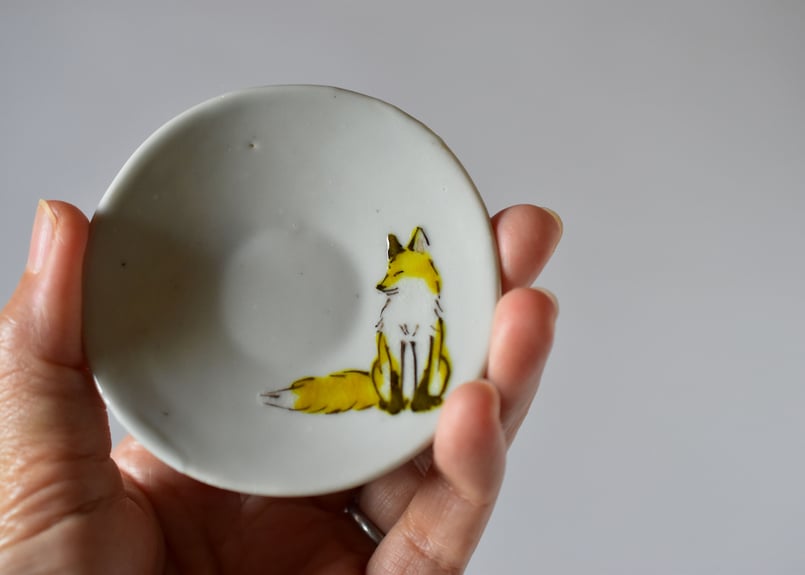 工房あめつち　あめつち　小箱　陶箱　蓋物　ふたもの　長方形　くま　熊　松の木　松 工房あめつち／Kobo Ametsuchi「色絵 梅型小皿 高士図（お一人様