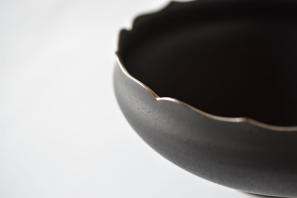黒稜花銀彩深鉢／東一仁 | うつわと暮らし 凛 ONLINE SHOP