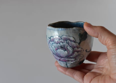 牡丹の花の手びねりカップ／スズキヨウコ