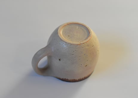 口茶白マグ／奥村陶房