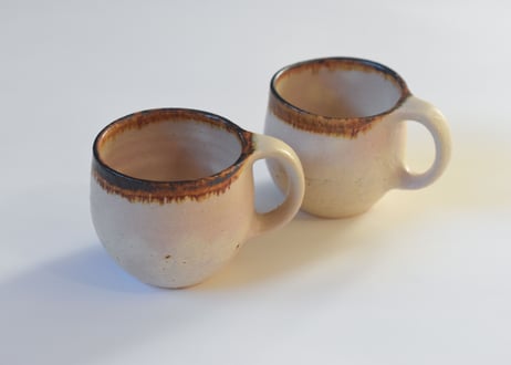 口茶白マグ／奥村陶房