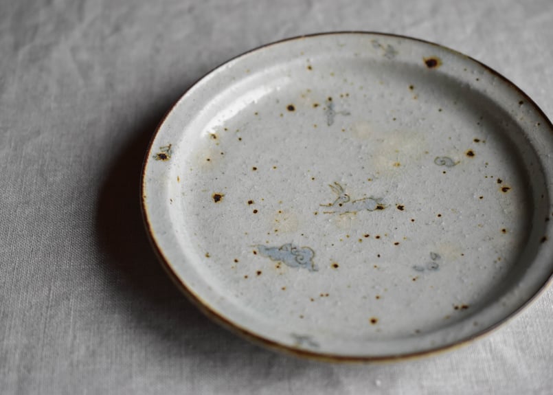 市野吉記　コウホ窯　皿　うさぎ　色安南手　作家物 市野吉記 コウホ窯 皿 うさぎ 色安南手 作家物 コウホ窯 いろ安南