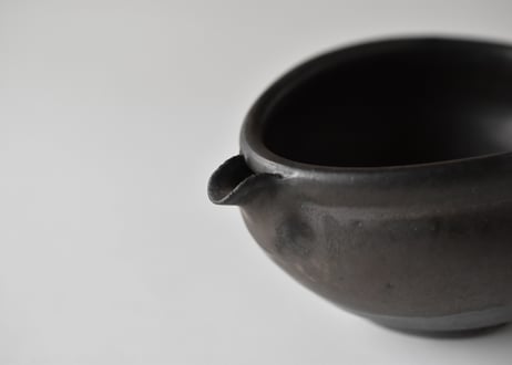 黒釉片口小鉢／馬場勝文