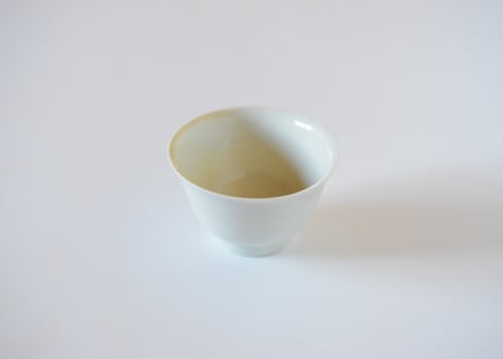 青白磁縁反飯碗／竹下努