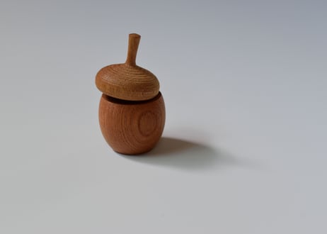 どんぐり置物／日の出製作所