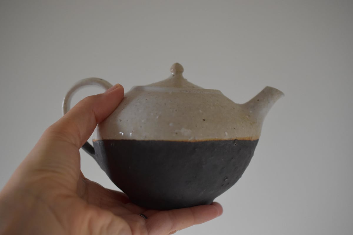 未使用　境道一さん　茶壷　急須　ポット　金属製取っ手 新品・未使用 境道一さん 茶壷 急須 ポット 金属製取っ手 2025年