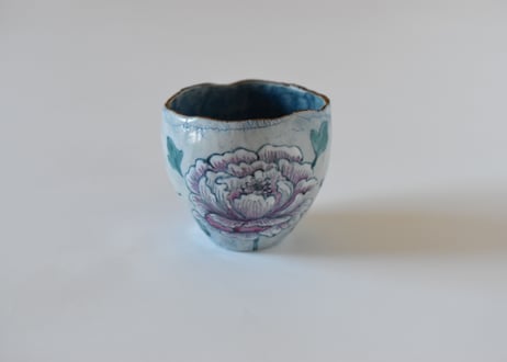 牡丹の花の手びねりカップ／スズキヨウコ