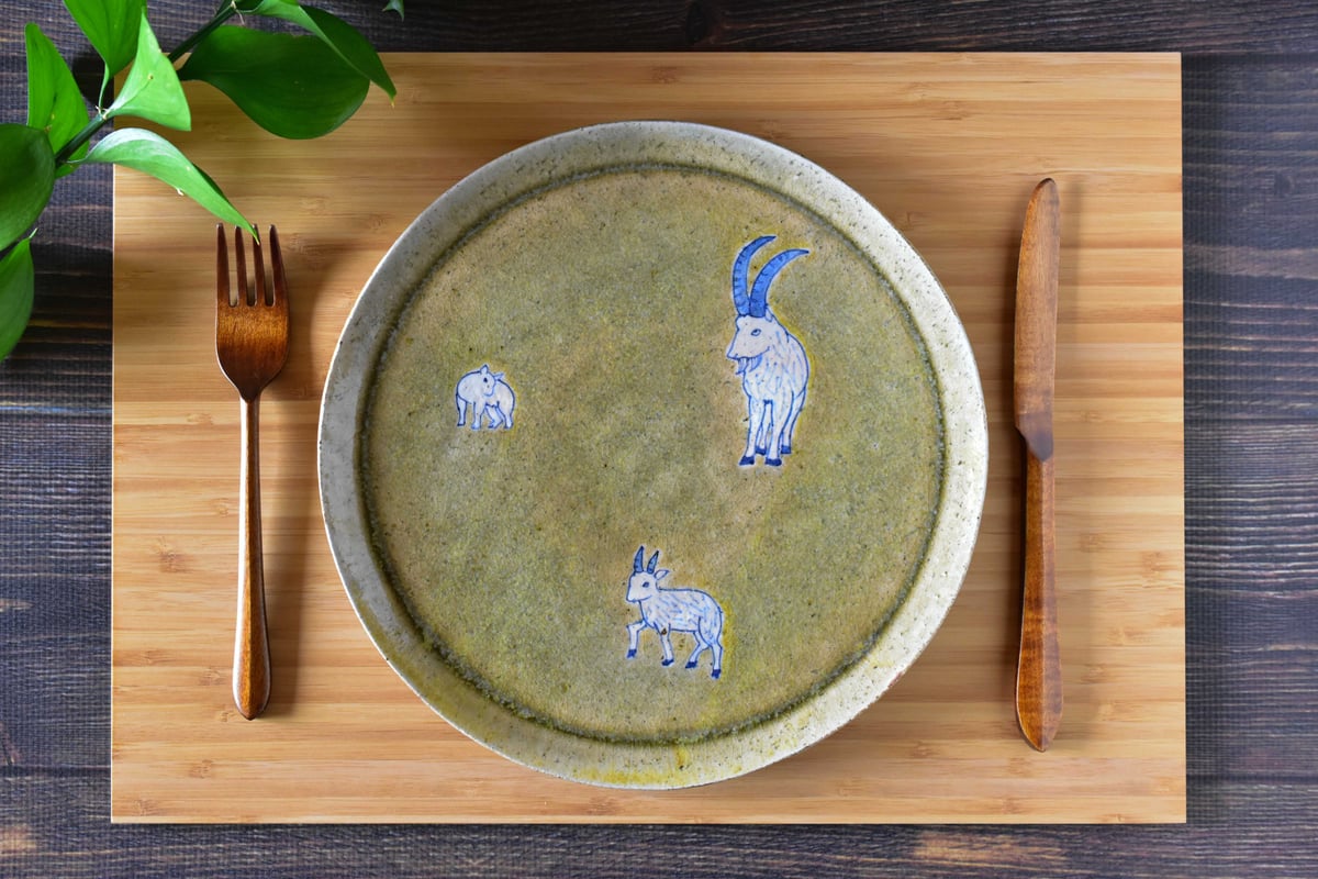 工房あめつち　三匹のヤギ緑地大皿 染付ヤギ緑地大皿／工房あめつち | うつわと暮らし 凛 ONLINE SHOP