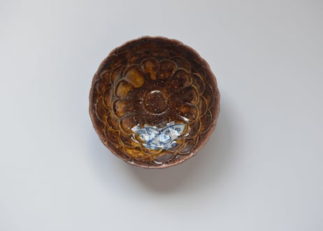 蝶文鉄釉菊花盃／工房あめつち