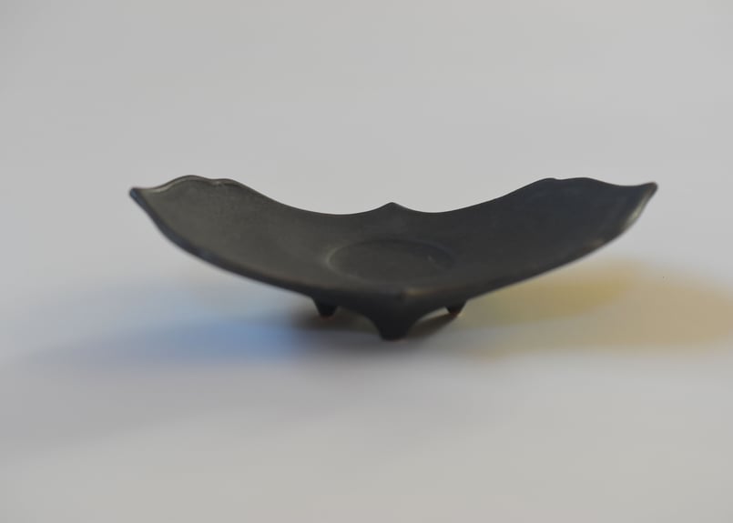 木下和美｜黒釉輪花プレート（24cm） 木下和美｜黒釉輪花プレート（24cm）｜作家のうつわ通販｜和食器