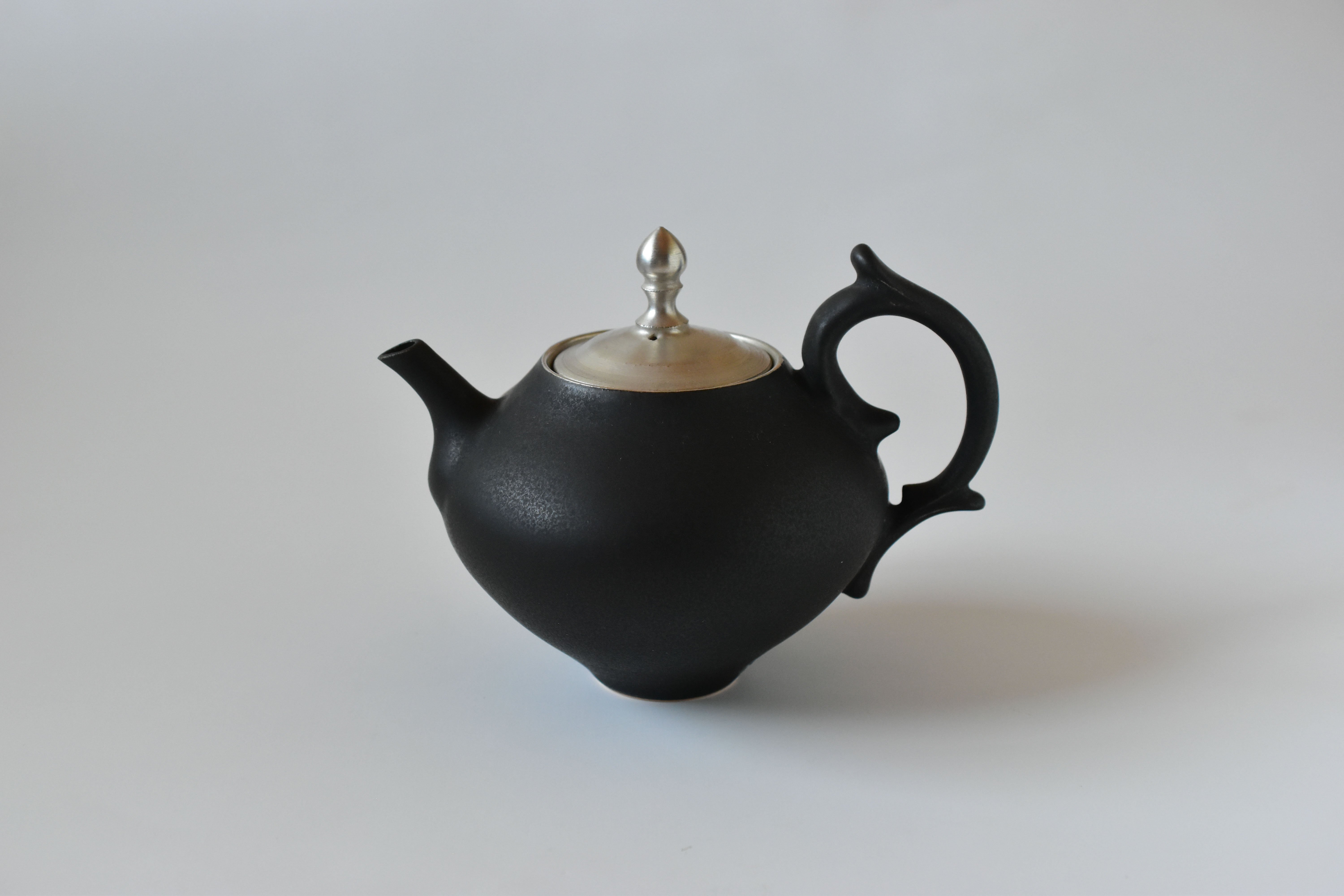 週末お値下　木下和美　陶器の黒蒸篭 Tea pot／木下和美 | うつわと暮らし 凛 ONLINE SHOP