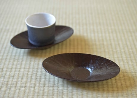 楕円茶托　蒔地漆／田澤祐介
