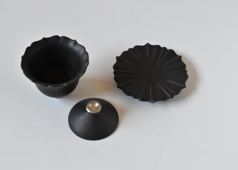 木下和美さん 陶器　黒い器5点セット　大皿1枚・中皿3枚・中鉢1個 木下和美さん 陶器 黒い器5点セット 大皿1枚・中皿3枚・中鉢1個 木下