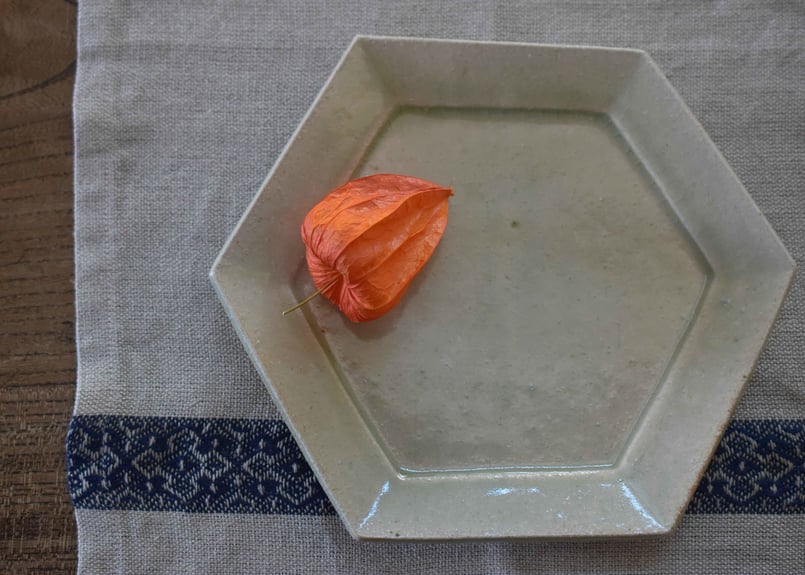 木灰釉 六角皿／境道一 | うつわと暮らし 凛 ONLINE SHOP