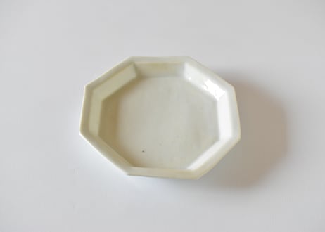 青白磁八角皿／竹下努