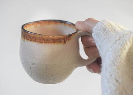 口茶白マグ／奥村陶房