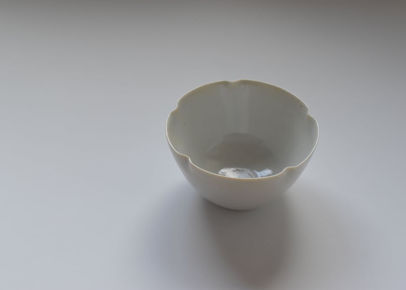 青白磁輪花深鉢(小)/竹下努 | うつわと暮らし 凛 ONLINE SHOP 青白磁輪花深鉢(小)/竹下努 | うつわと暮らし 凛 ONLINE SHOP