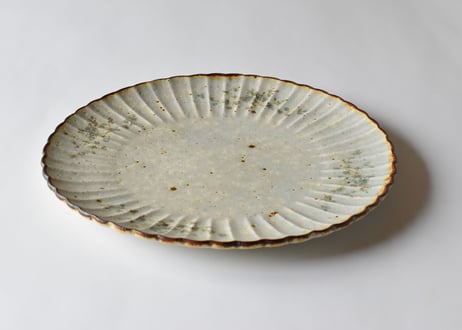 いろ安南　輪花皿／市野吉記