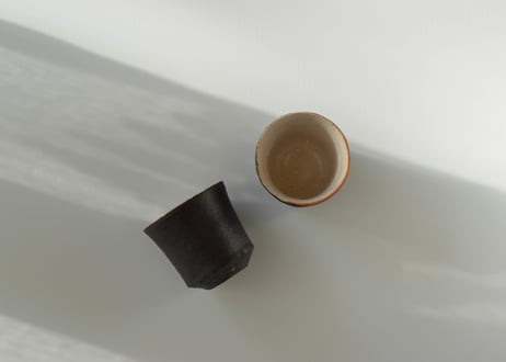 黒釉　湯呑／境道一