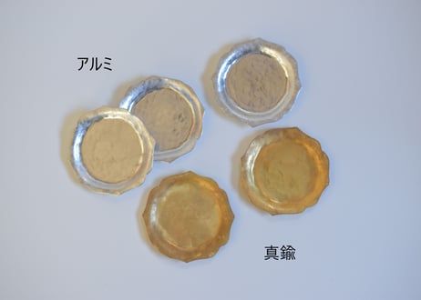花リム皿小／山田憲栄