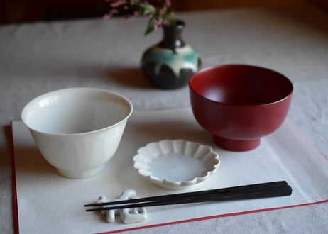 青白磁縁反飯碗／竹下努