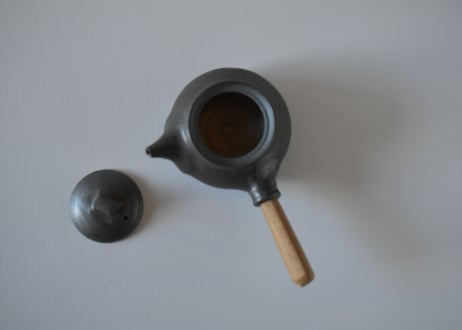 黒釉煎茶急須（台形）／馬場勝文