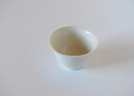 青白磁縁反飯碗／竹下努