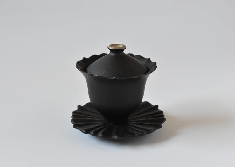 木下和美　陶磁 黒色花びら型陶器ボウル 和食器 黒釉銀彩宝瓶 作家「木下和美」