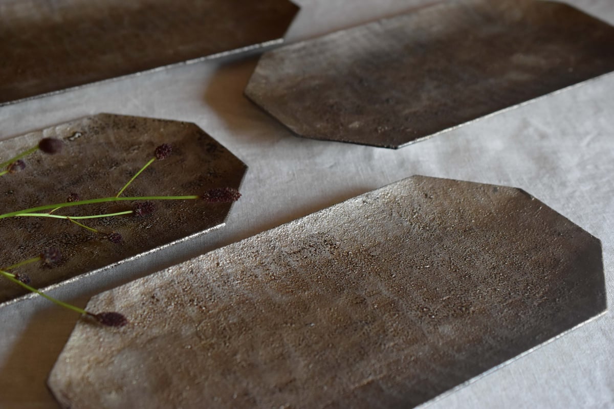 隅切一文字盆 蒔地漆 濃錫錆／田澤祐介 | うつわと暮らし 凛 ONLINE SHOP 