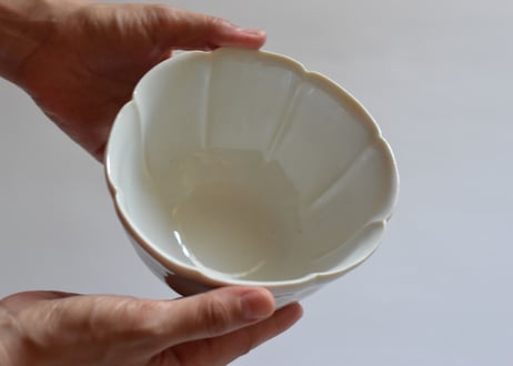 青白磁輪花丼／竹下努