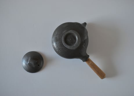 黒釉煎茶急須（台形）／馬場勝文
