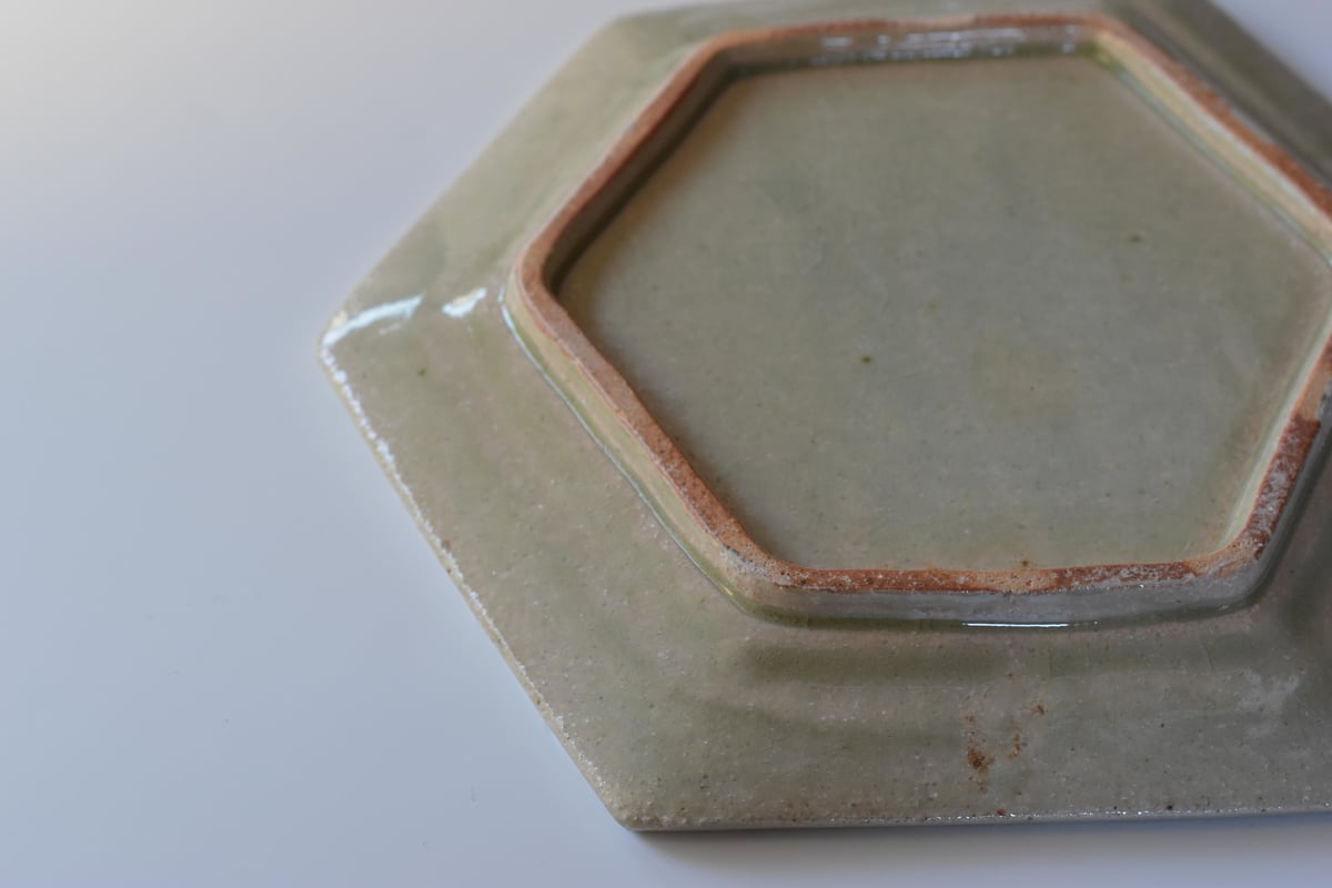 やきもの•陶磁器　麒麟文六角皿　1客 やきもの•陶磁器 麒麟文六角皿 1客 工芸品