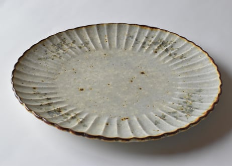 いろ安南　輪花皿／市野吉記