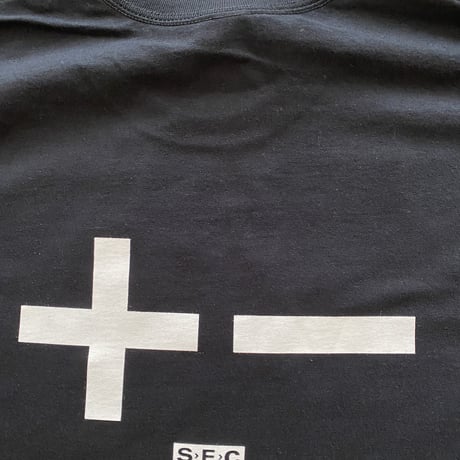 NO ACTION ＋− SFCPOP TEE