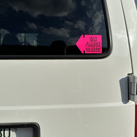 SAN FRANCISCO.NNECT. Arrow-sticker-PINK. iPhone size.
