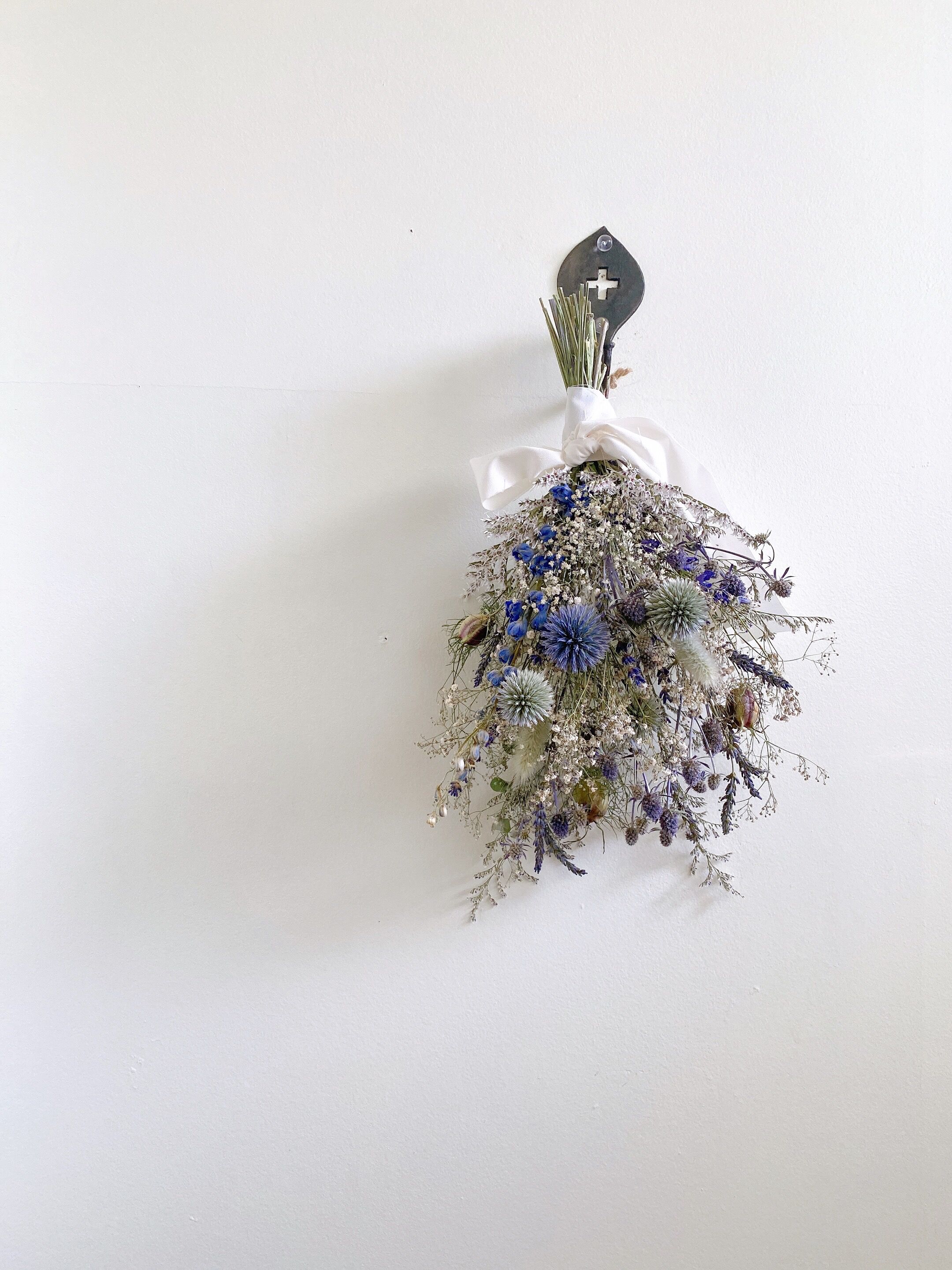 夏のBlue&White 涼しげスワッグブーケ | ayakai flower STORE