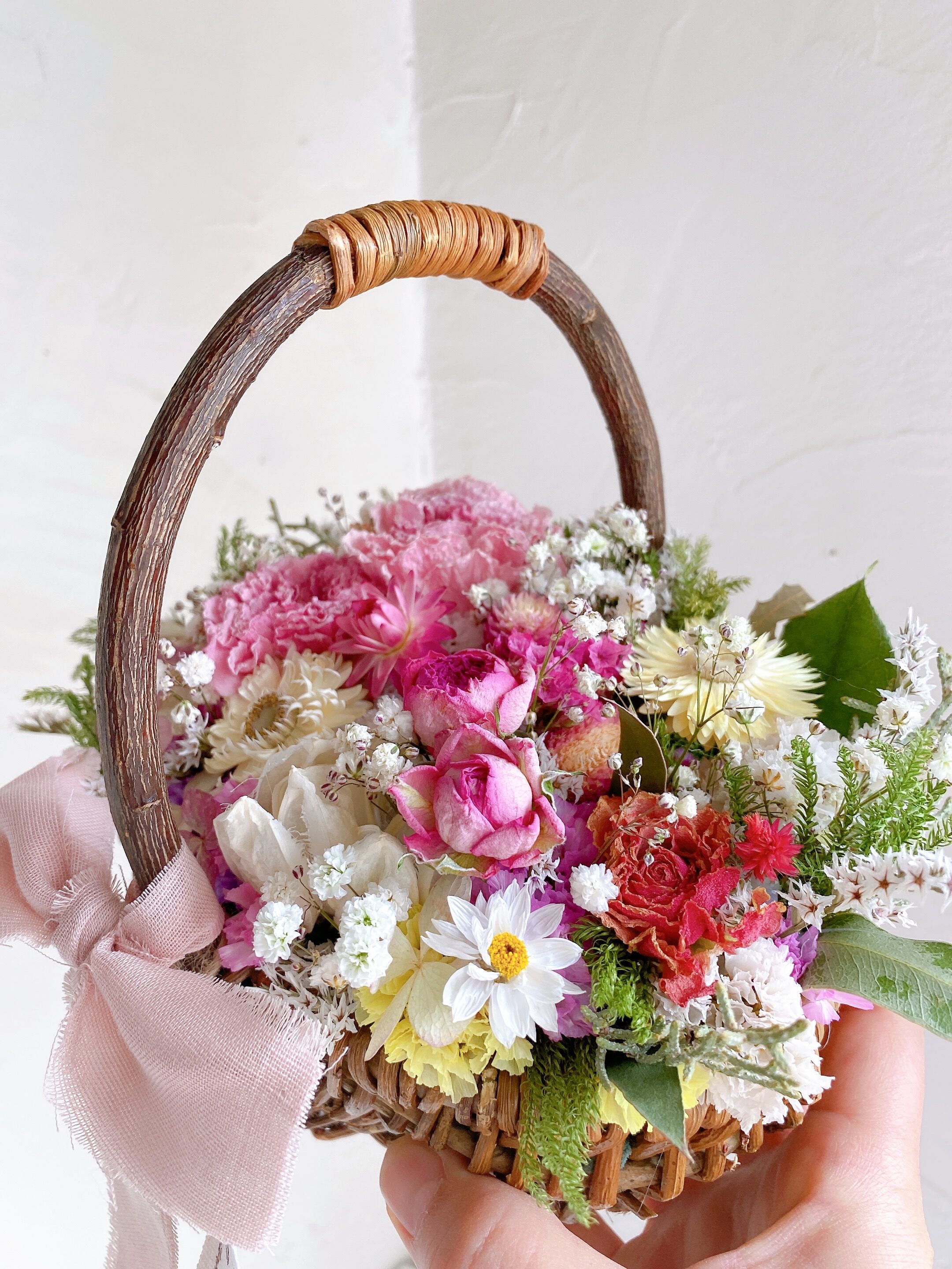 ドライフラワー フラワーバスケット 花籠 White&pink | ayakai flower
