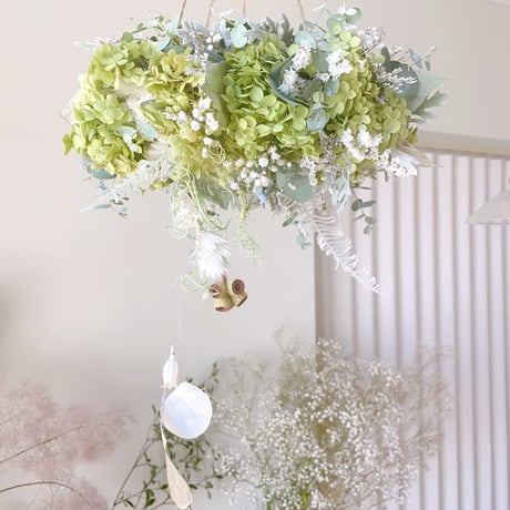 夏のフライングリース　空にふんわり浮かぶ、アナベル　ユーカリ　リース　Summer Flying Green Wreath