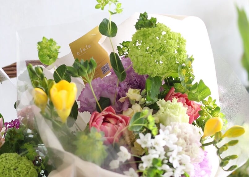 etela】花贈り「おまかせブーケ」※直径約20cm（商品コード：TG300484