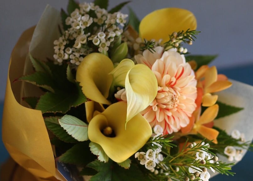 etela】花贈り「おまかせブーケ」※直径約25cm(商品コード etela】花贈り「おまかせブーケ」※直径約25cm(商品コード