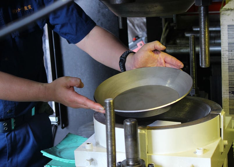 ナウ産業「Tetsu Nabe set」錆びない鉄鍋(フタ付き) あやせ