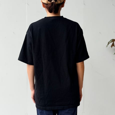 「Grow from the Roots」Tシャツ　【BODY：BLACK／PRINT：WHITE】