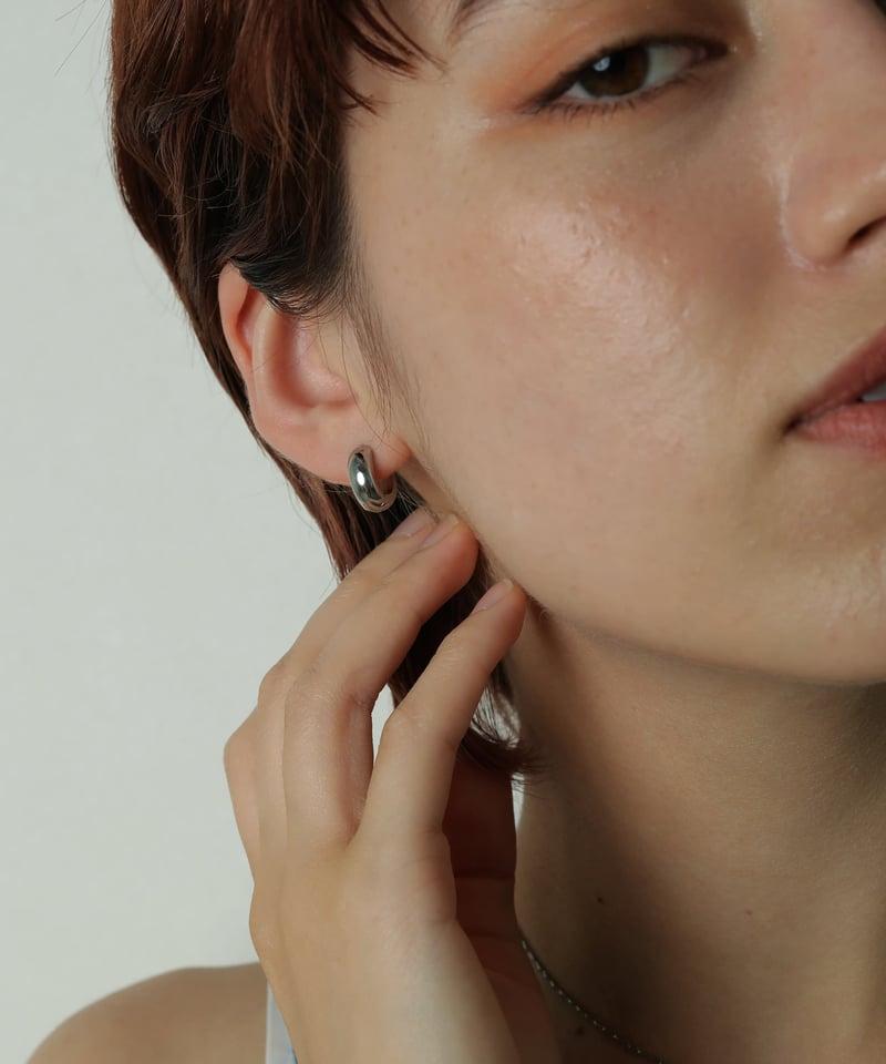 【HAESOOL】曲げフープ Earring★ピアス★送料・関税込★3色 金属アレルギー対応 ニュアンスフープピアス 両耳用 サージカル