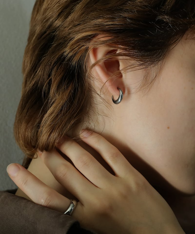 ROLEMODEL フープピアス 金属アレルギー対応 ムーンフープピアス 両耳用 サージカル